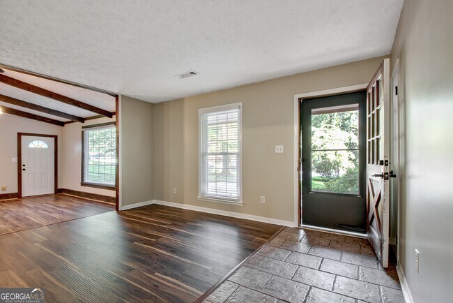 Building Photo - 11 Logwood Ln