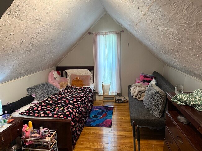 Building Photo - 5 Arbor Vitae St