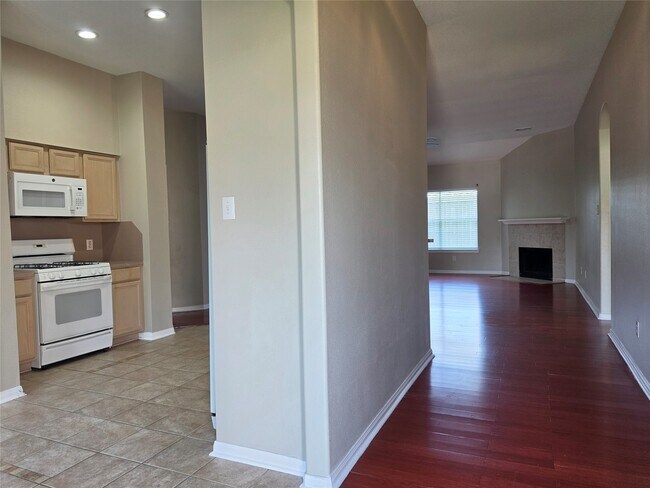 Building Photo - 7002 Plaza Del Sol Dr