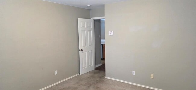 Building Photo - 204 Quail Hollow Dr