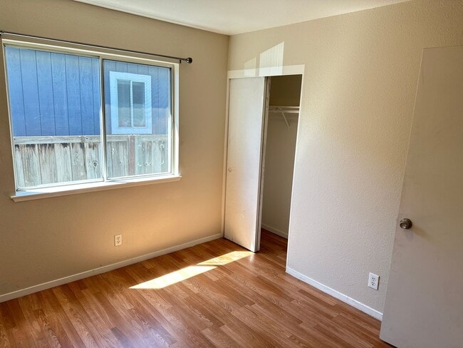 Building Photo - Nice & Quiet single family home in the cen...