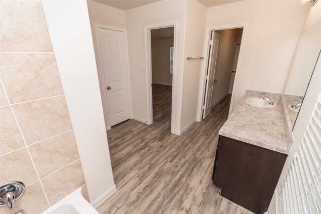 Building Photo - 43 Laguna Bend Dr