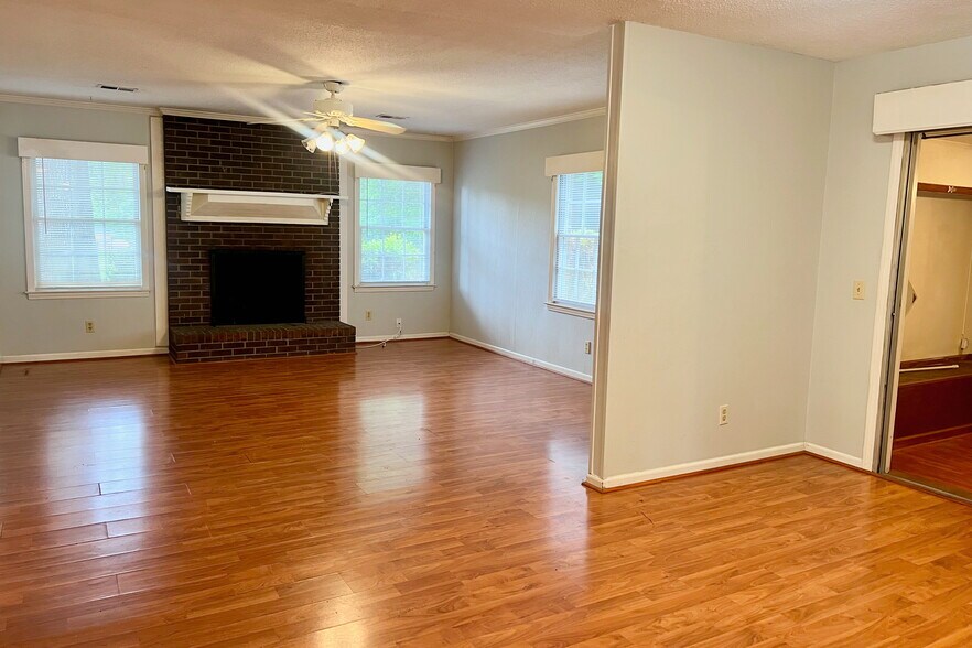 Building Photo - 4602 Norwich Rd