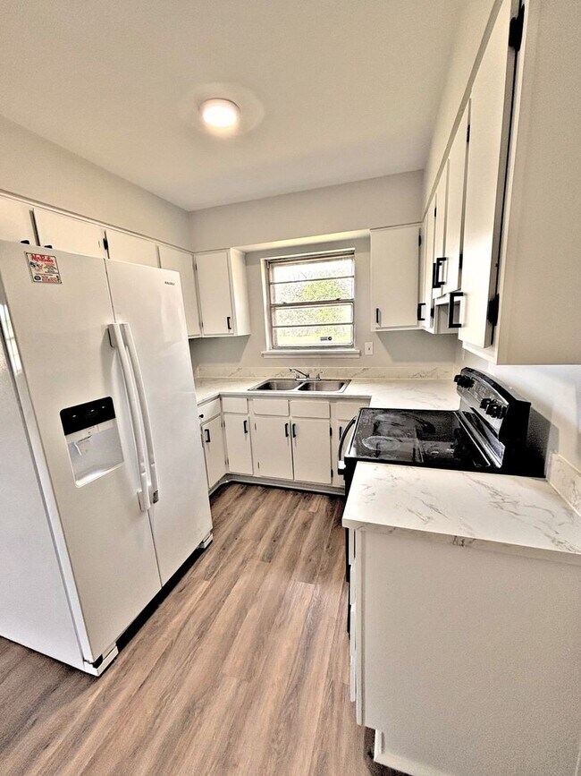 Building Photo - HOUSE FOR RENT - DECATUR NE