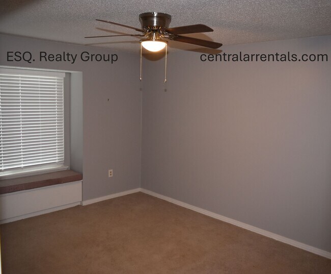 Building Photo - 4512 Somers Ave