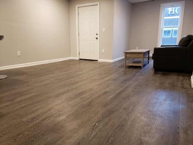 Building Photo - 17 Broad St.