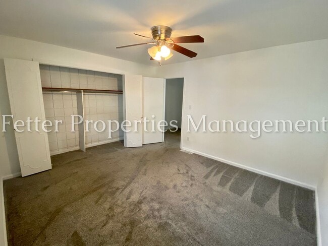Building Photo - Townhouse Condo w/Pool Access!