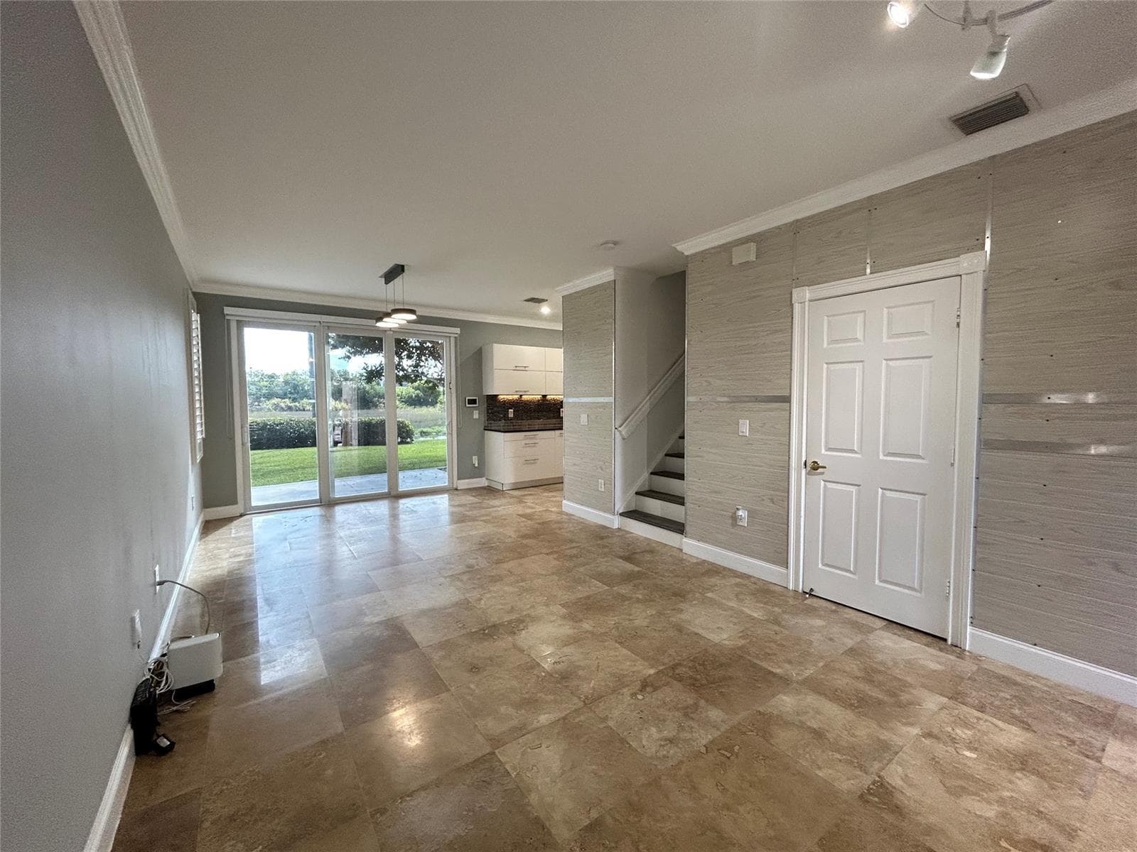Building Photo - 604 NW 170th Ter
