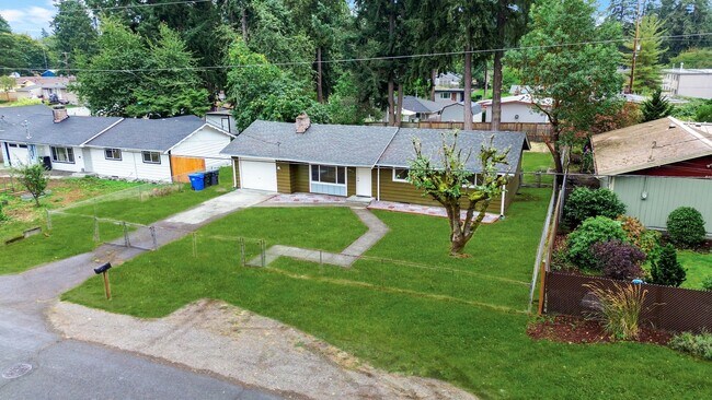 Building Photo - Lakewood Rambler