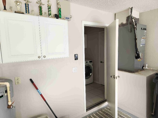 Building Photo - 7493 Briarbay Loop