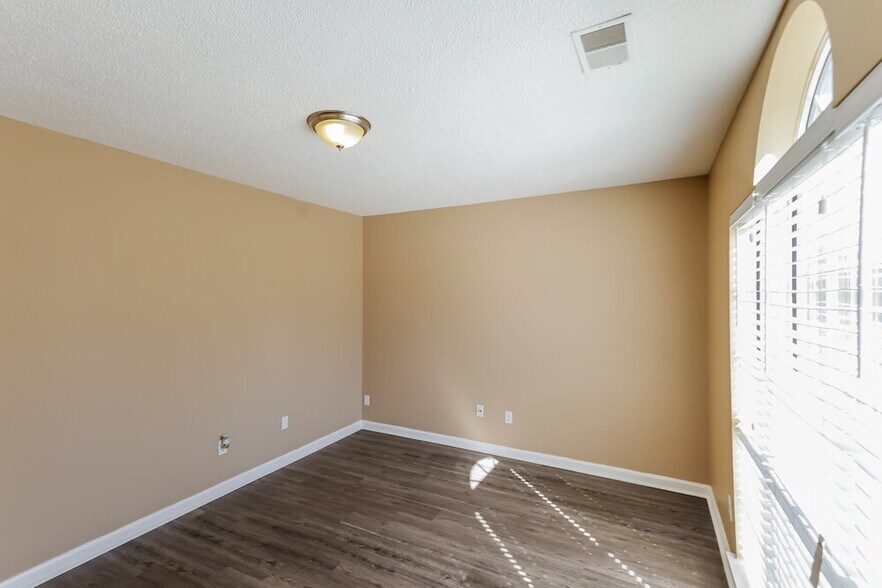 Building Photo - 104 Stonehaven Dr