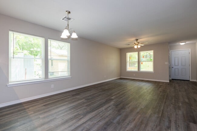 Building Photo - NEW LOW PRICE! 4 Bedroom 2 Bath +updated! ...