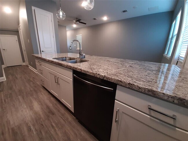 Building Photo - 5439 Camaguey St