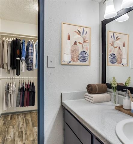 Building Photo - 601 Bellaire Dr