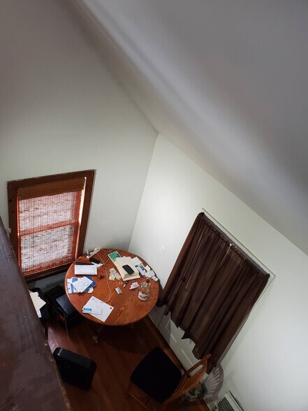 Building Photo - 1046 E Broadway