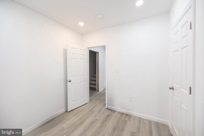 Building Photo - 948 Belmont Ave