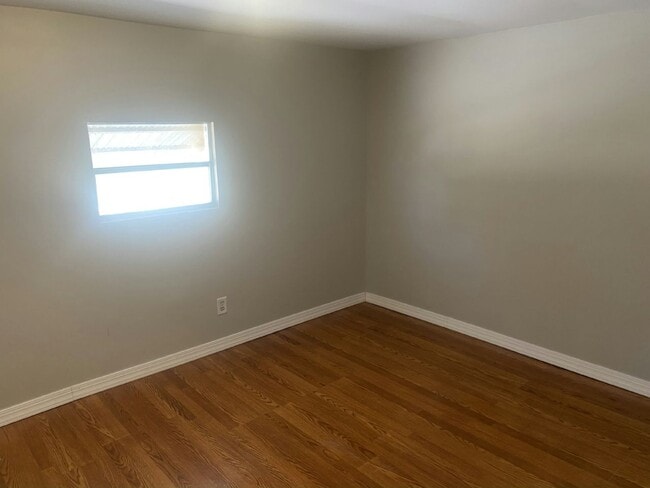 Building Photo - 19 Circle Dr