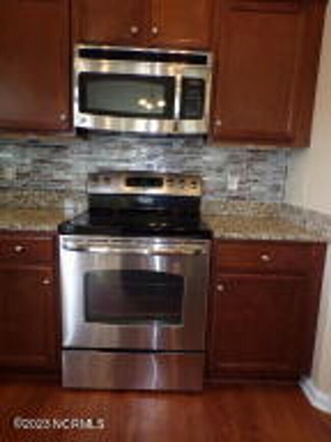 Building Photo - 4 Bedroom 2.5 Bathroom home located in Carolina Subdivision