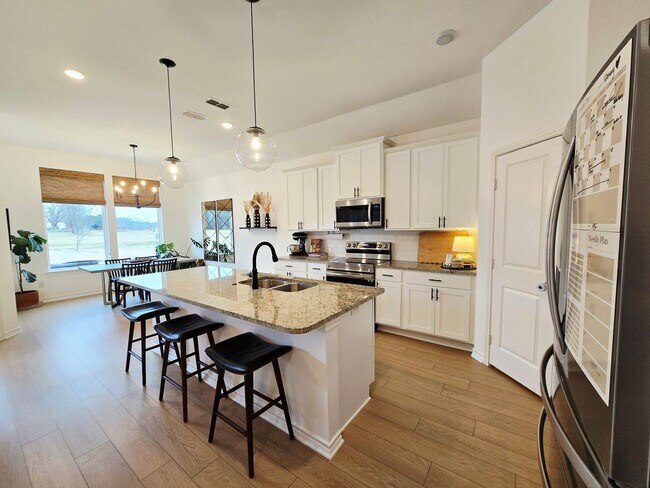 Building Photo - Coming Soon! Stunning 4 Bed 2 Bath on Almost an Acre in Flint!