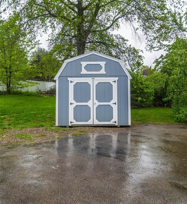 Building Photo - 37 Clover Hill Dr