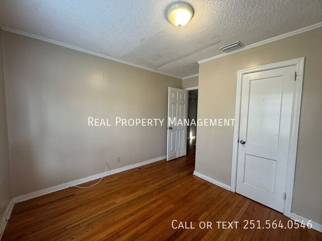 Building Photo - 207 Pinehill Dr