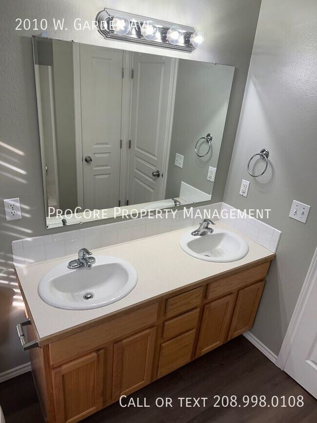 Building Photo - $2195/Month: Spacious 4-Bed, 2.5-Bath Home with 3-Car Garage on Expansive Lot