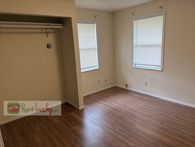Building Photo - Fully Remodeled & Super Cute 2-Bedroom Cot...