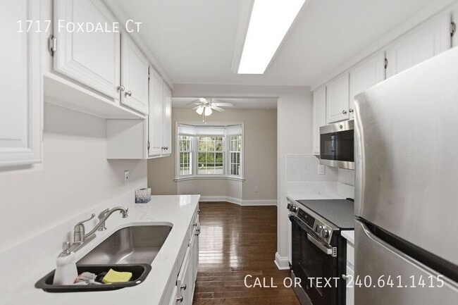 Building Photo - 1717 Foxdale Ct