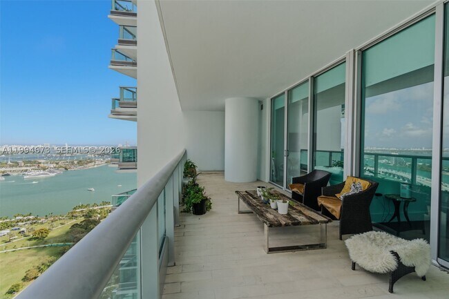 Building Photo - 900 Biscayne Blvd