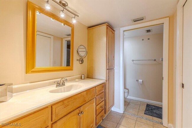 Building Photo - 4912 Tamiami Trl E