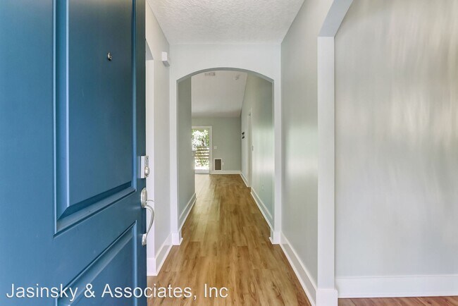 Building Photo - 3 br, 2 bath House - 321 S. 14th St