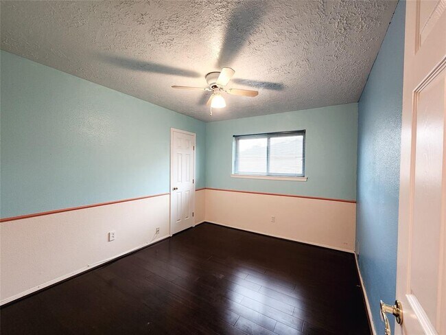 Building Photo - 2830 Virginia Colony Dr
