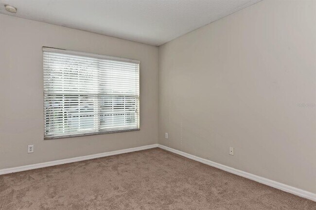 Building Photo - 807 Featherstone Ln