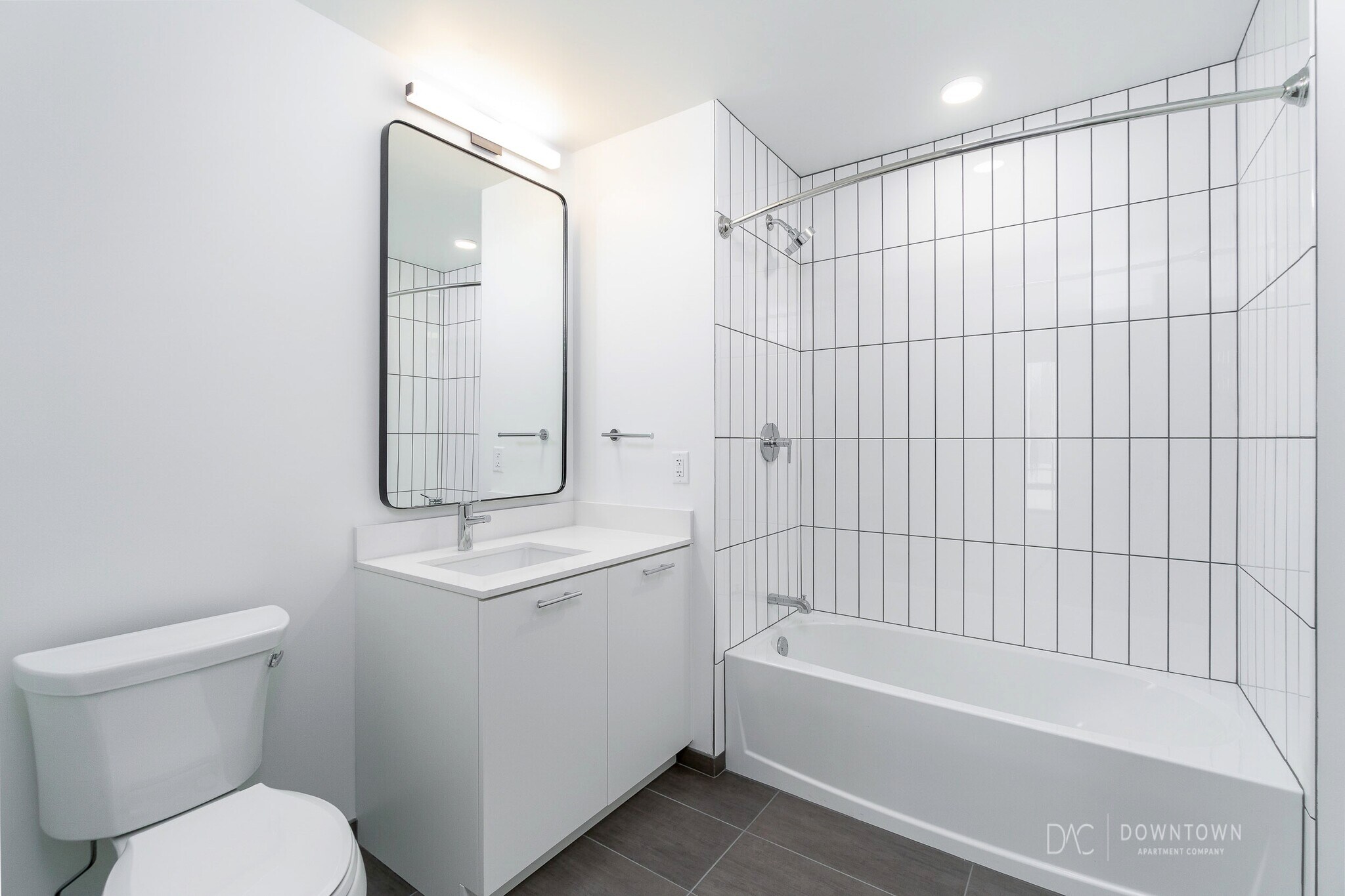 Building Photo - 823 W Madison St