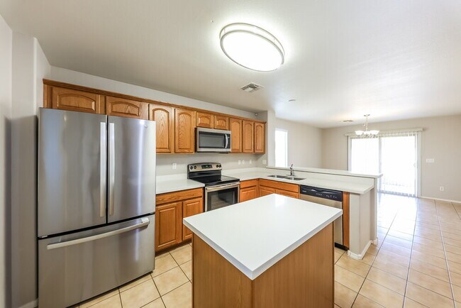 Building Photo - 17746 W Red Bird Rd