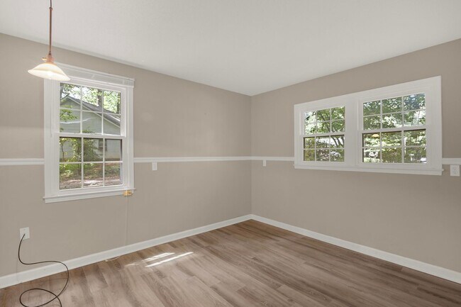 Building Photo - Lovely 3 bedroom, 1 1/2 bathroom home in G...