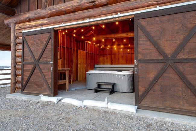 Building Photo - 1330 Larsen Ln