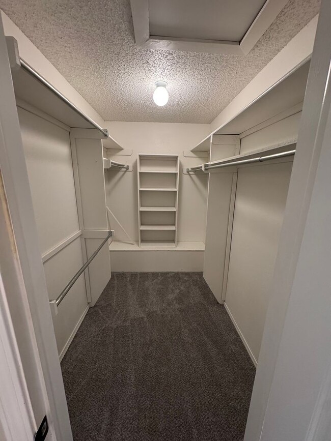 Building Photo - Darling 1 Bed, 1.5 Bath Townhouse with sma...