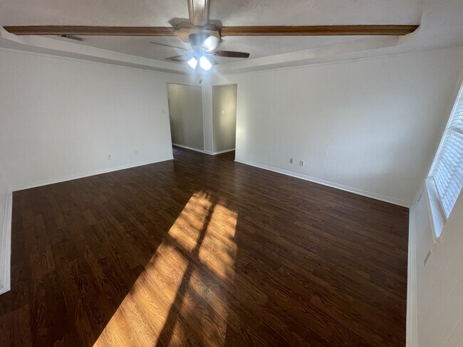 Building Photo - 9015 Eldora Dr