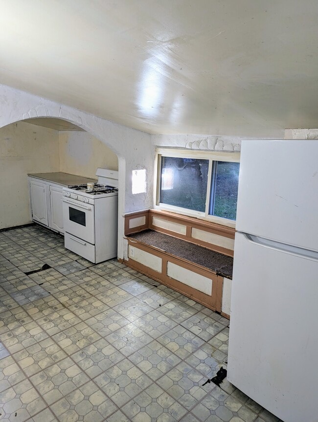 Building Photo - 15 W 10th St