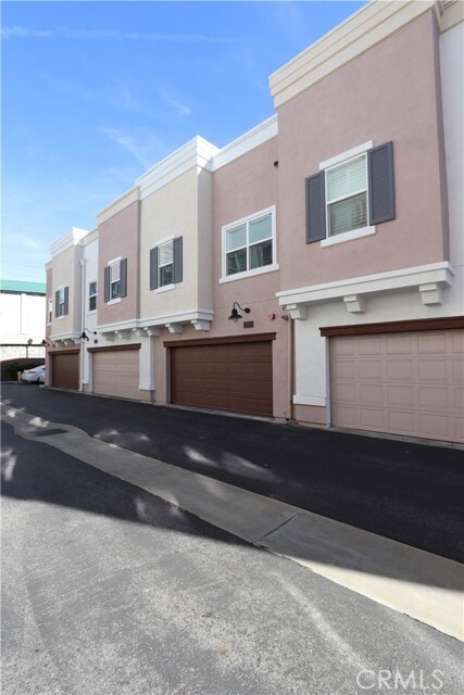 Building Photo - 163 E Commercial St