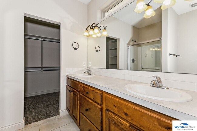 Building Photo - 1716-1718 Bedford