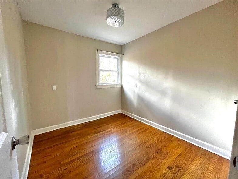 Building Photo - 1449 Lynford Dr SW