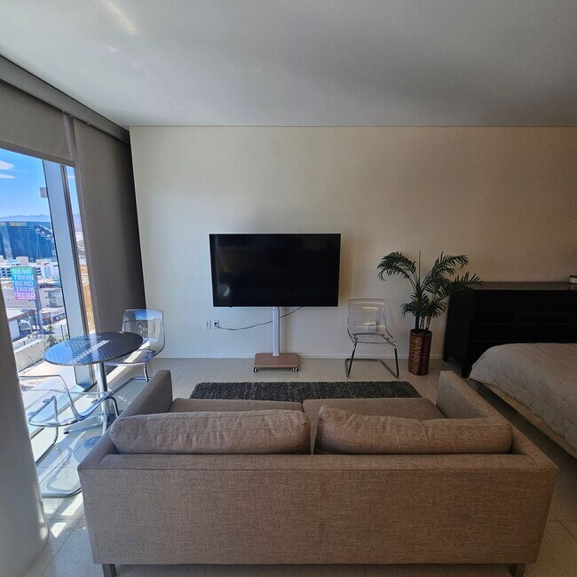 Building Photo - Furnished studio on the Las Vegas Strip