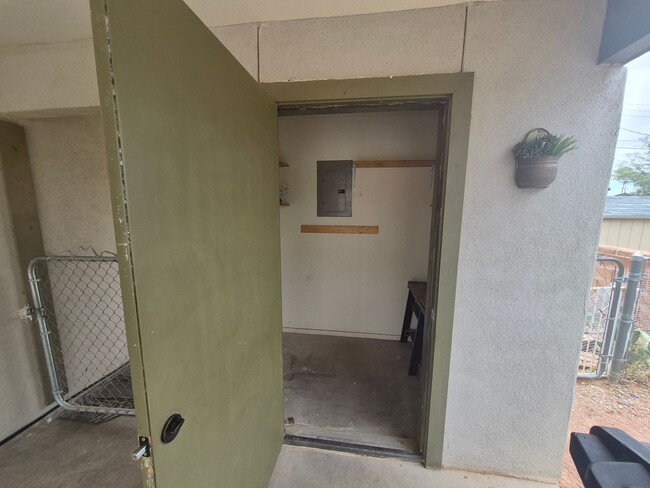 Building Photo - Charming 3 Bedroom 1.5 Bathroom home
