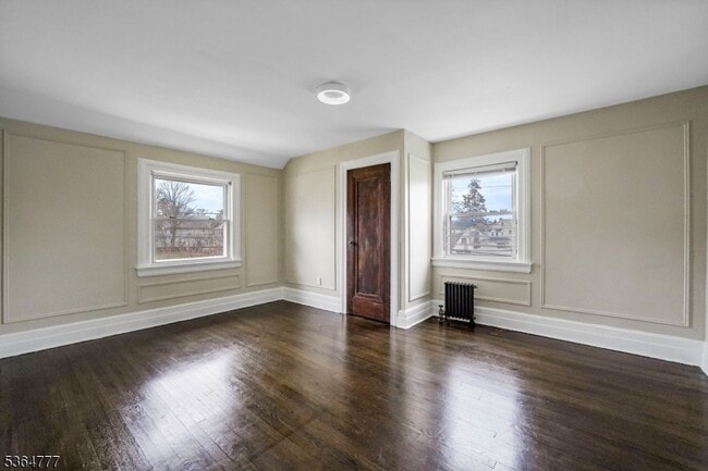 Building Photo - 656 Park Ave