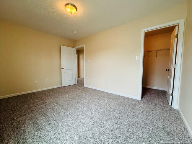 Building Photo - 5326 Woodpecker Dr