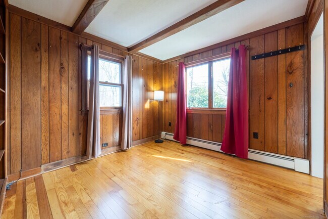 Building Photo - 10 Woodland Ter 1