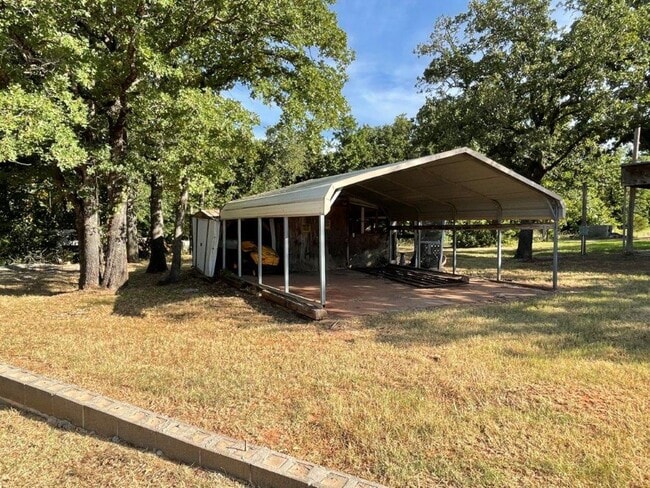 Building Photo - 3 bedroom 2 bath Mobile home newly updated...