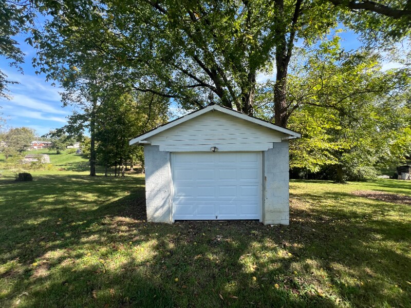 Building Photo - 6416 Walnut Dr